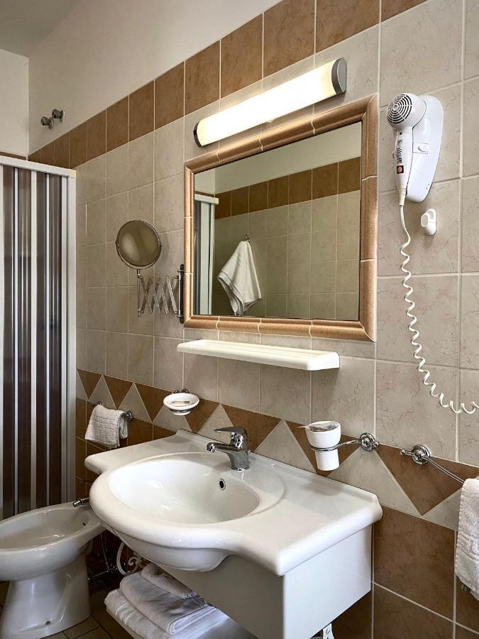 Hotel Vallisdea Sala Consilina Extérieur photo