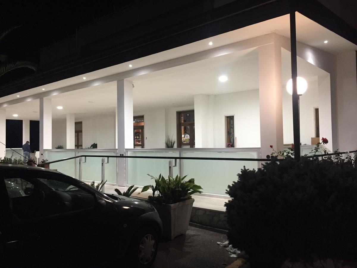Hotel Vallisdea Sala Consilina Extérieur photo